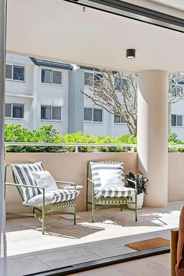 The Nordic Palm - Poolside Lounging By The Beach Apartment Gold Coast 0*,