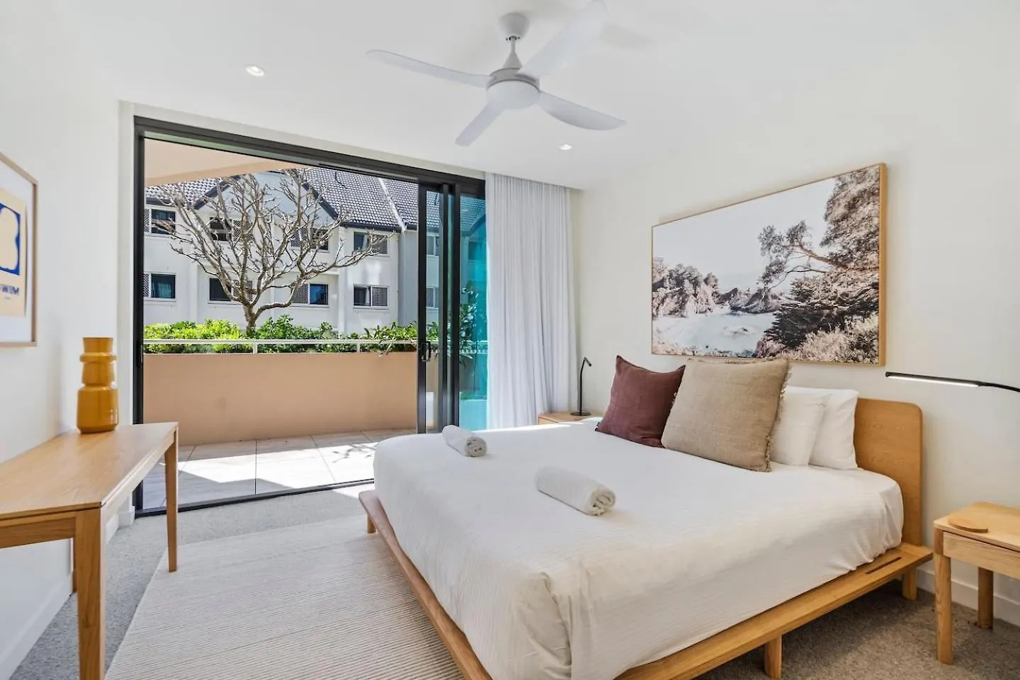 The Nordic Palm - Poolside Lounging By The Beach Apartment Gold Coast