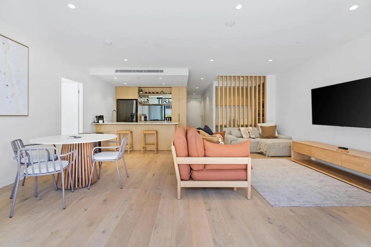 The Nordic Palm - Poolside Lounging By The Beach Apartment Gold Coast